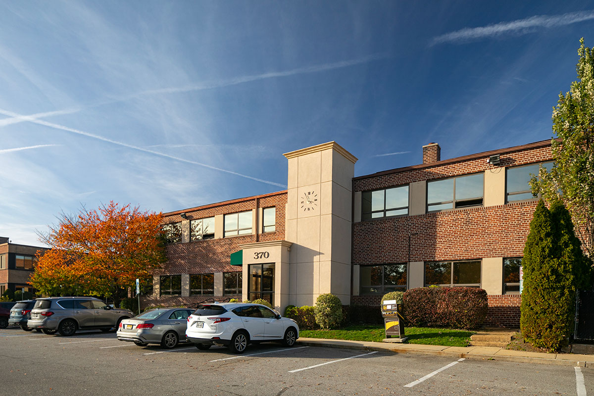 370 Old Country Road, Garden City